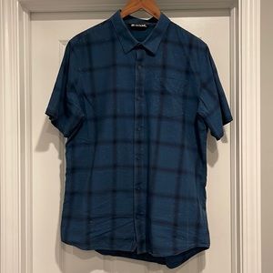Men’s large Travis Mathew button down shirt